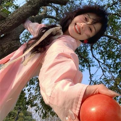 想踢沉迷男的女人海报